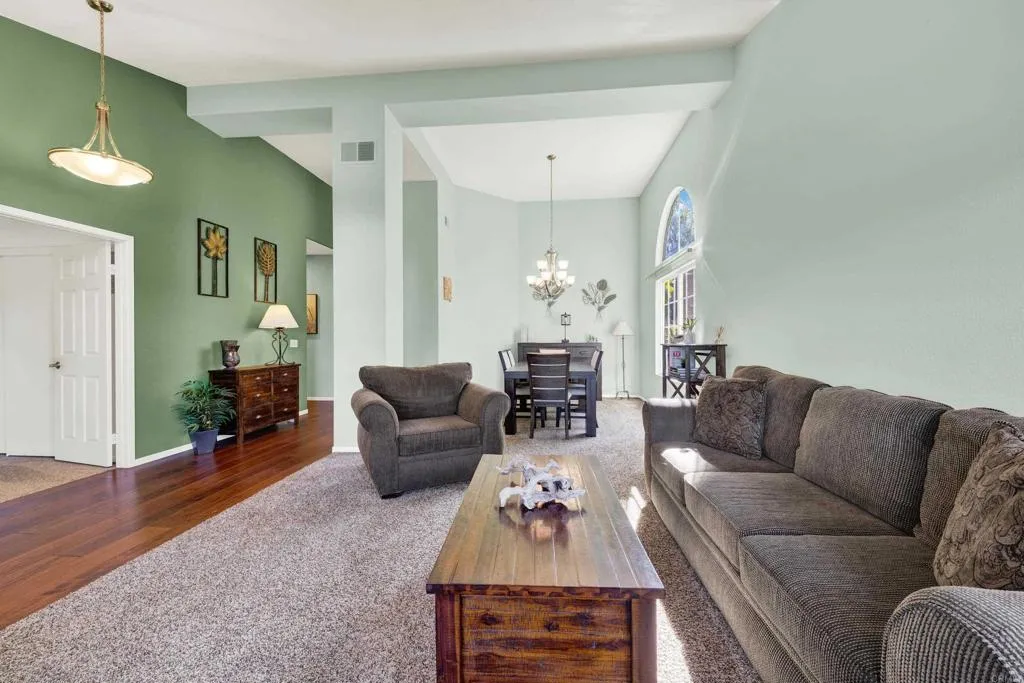 https://cdn.realtyfeed.com/cdn/127/306764175/463d8d943c4c96ea38564ec8ee8e04c7.webp