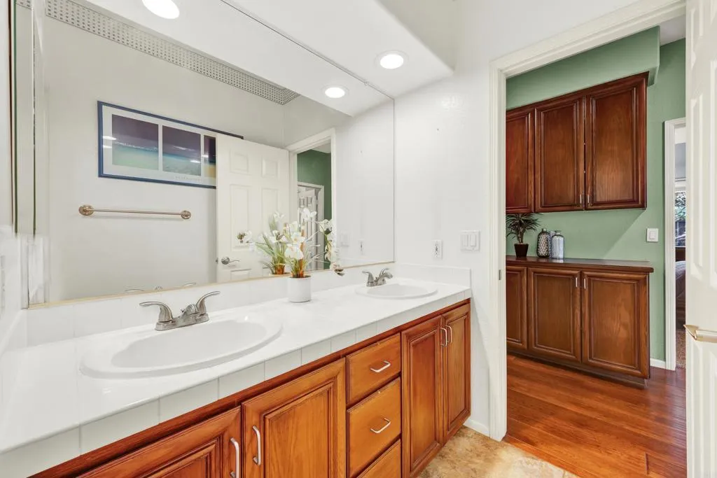 https://cdn.realtyfeed.com/cdn/127/306764175/6d8b032cabddf45ded386098e27c3de7.webp