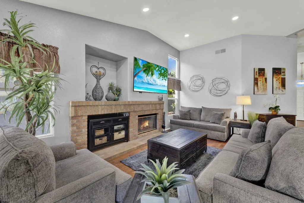 https://cdn.realtyfeed.com/cdn/127/306764175/c4f80f112225d13d163670a6a83dccab.webp