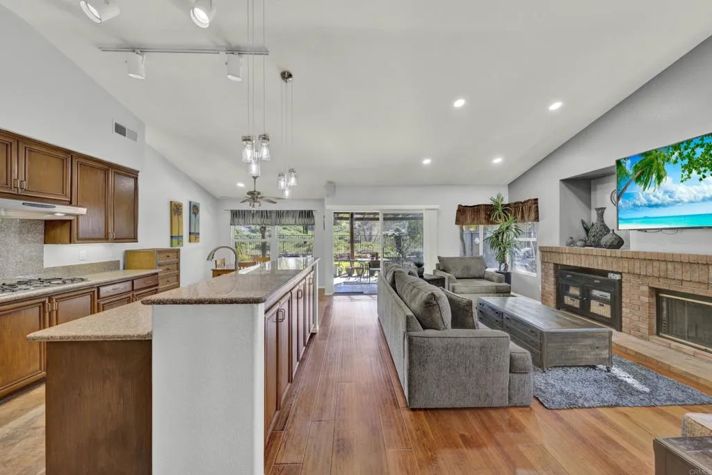 https://cdn.realtyfeed.com/cdn/127/306764175/cff3a6fd4d1170e31415a089fe668979.webp