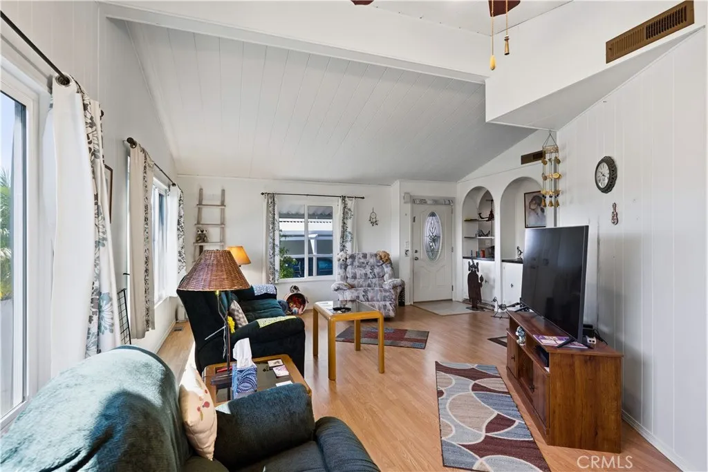 https://cdn.realtyfeed.com/cdn/127/306764236/8b6ddb17a584f20841d66bb5cabf2fb8.webp
