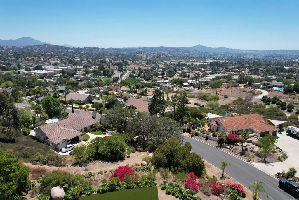 https://cdn.realtyfeed.com/cdn/127/306764239/5f816acc487631131e5a9b905aaa768b.webp