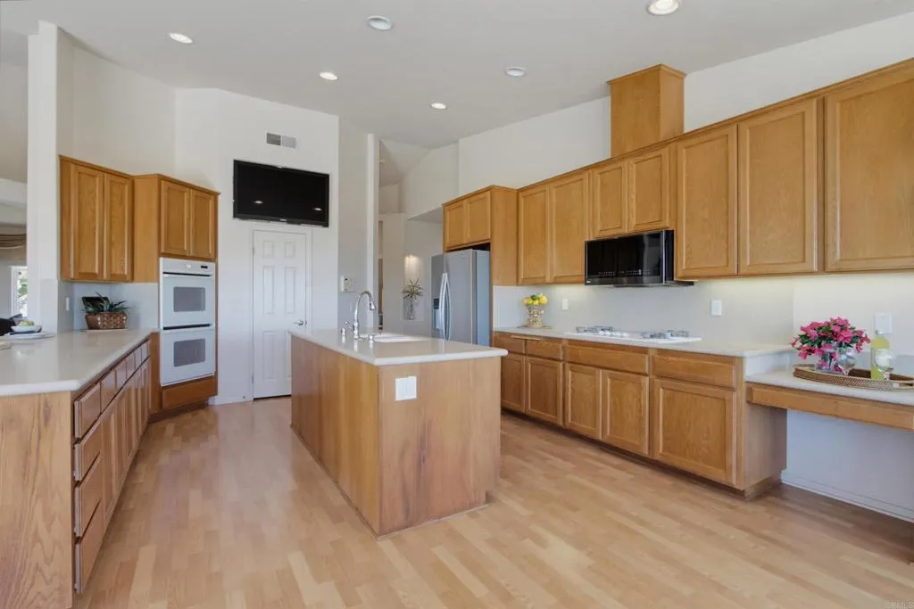 https://cdn.realtyfeed.com/cdn/127/306764239/8d447ffc1ea17a4fdfde8d04e3b0764f.webp