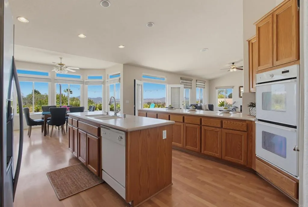 https://cdn.realtyfeed.com/cdn/127/306764239/91762520f95e19d705bdb56070f52aa3.webp