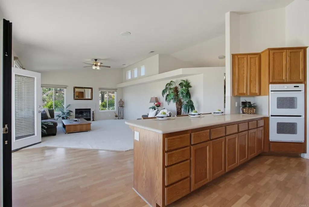 https://cdn.realtyfeed.com/cdn/127/306764239/93ef3ecfe1dcad3a7f37fa74f3366baf.webp