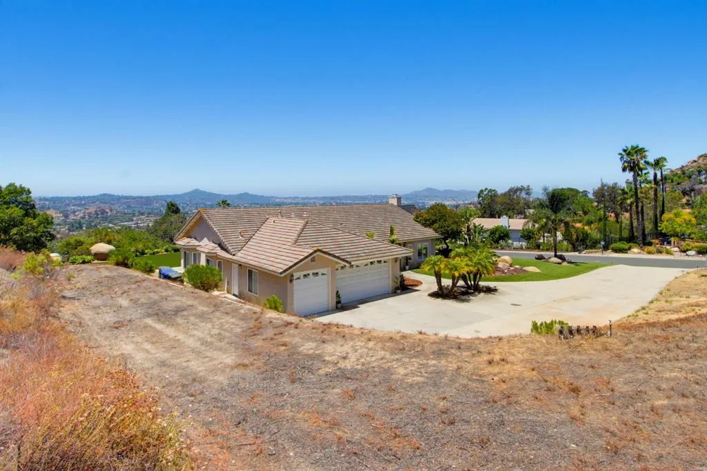 https://cdn.realtyfeed.com/cdn/127/306764239/dac6f81e129f8a06c5262e763d0418fd.webp