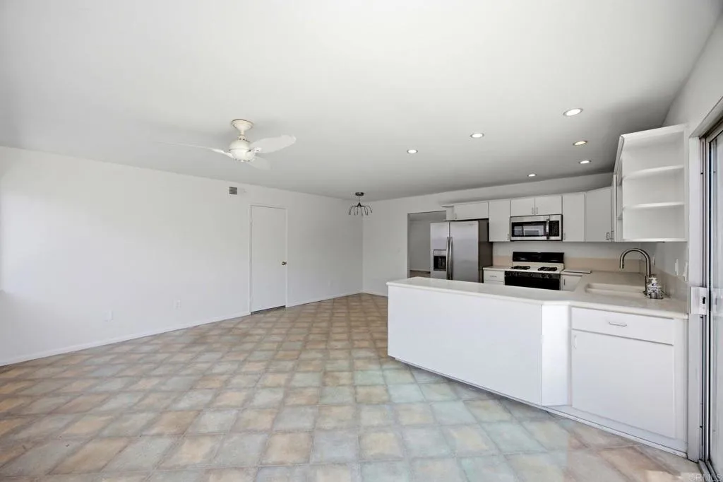 https://cdn.realtyfeed.com/cdn/127/306764261/986d600326ea8d7c8534d6b6b45645a8.webp