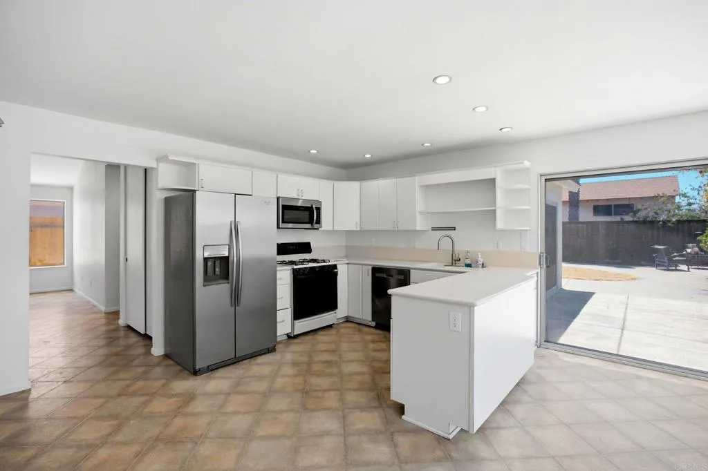 https://cdn.realtyfeed.com/cdn/127/306764261/fe4d67a0f97f025222e27d967e23912f.webp
