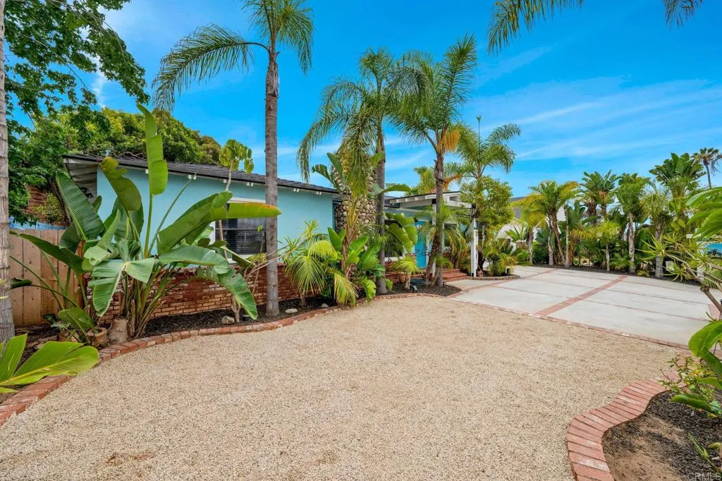 https://cdn.realtyfeed.com/cdn/127/306764268/071ef08de32a5e009829492e0b10c1f7.webp