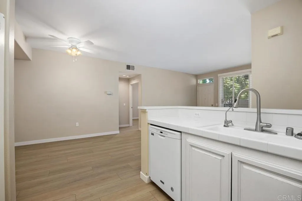 https://cdn.realtyfeed.com/cdn/127/306764275/d26c67e7a259fb4d6bc27549fbf3a0ad.webp