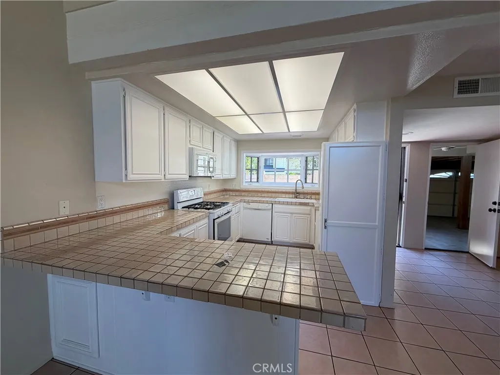 2624 N Tustin Avenue Unit D, Santa Ana, CA 92705 - Photo 4 of 24, Santa Ana, CA