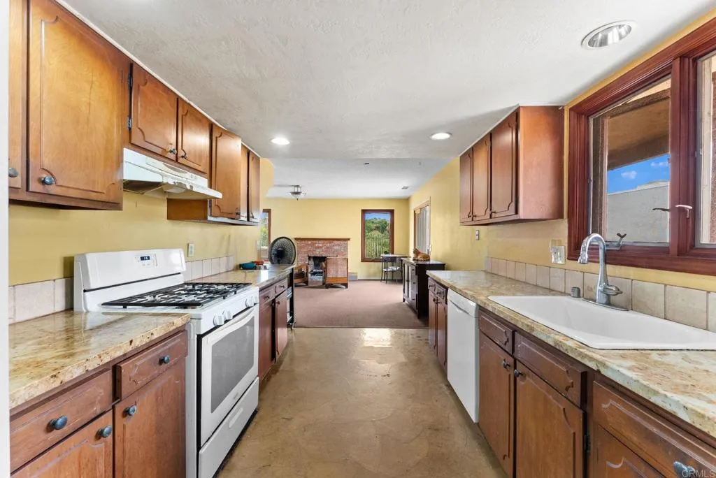 https://cdn.realtyfeed.com/cdn/127/306764331/7dd6b2e98a17099970ff6ea47079cc3f.webp