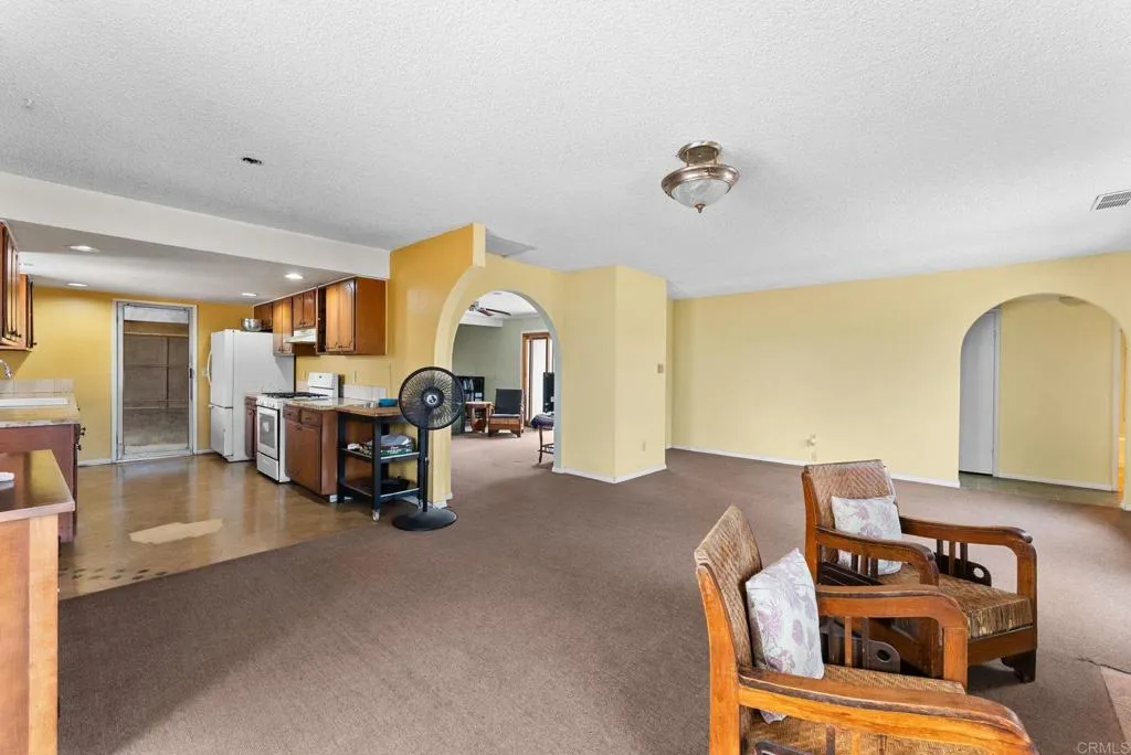 https://cdn.realtyfeed.com/cdn/127/306764331/90e6bd6b34ca7fffeb1a00d6167a06bc.webp