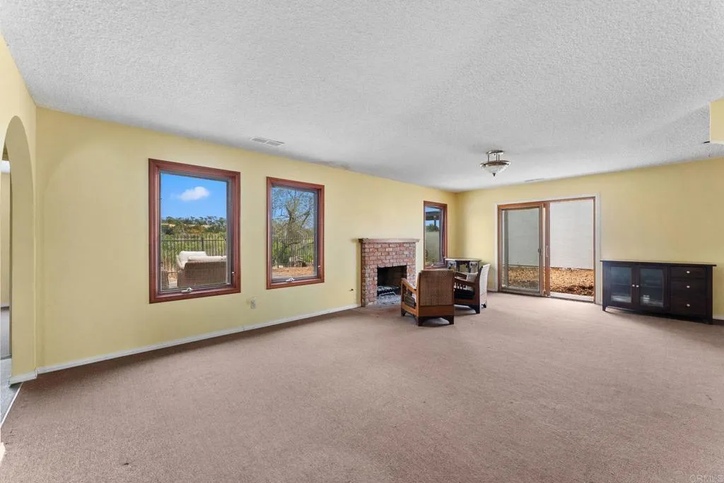 https://cdn.realtyfeed.com/cdn/127/306764331/a1d8a518d2c4b887fa43fda505a4c65d.webp