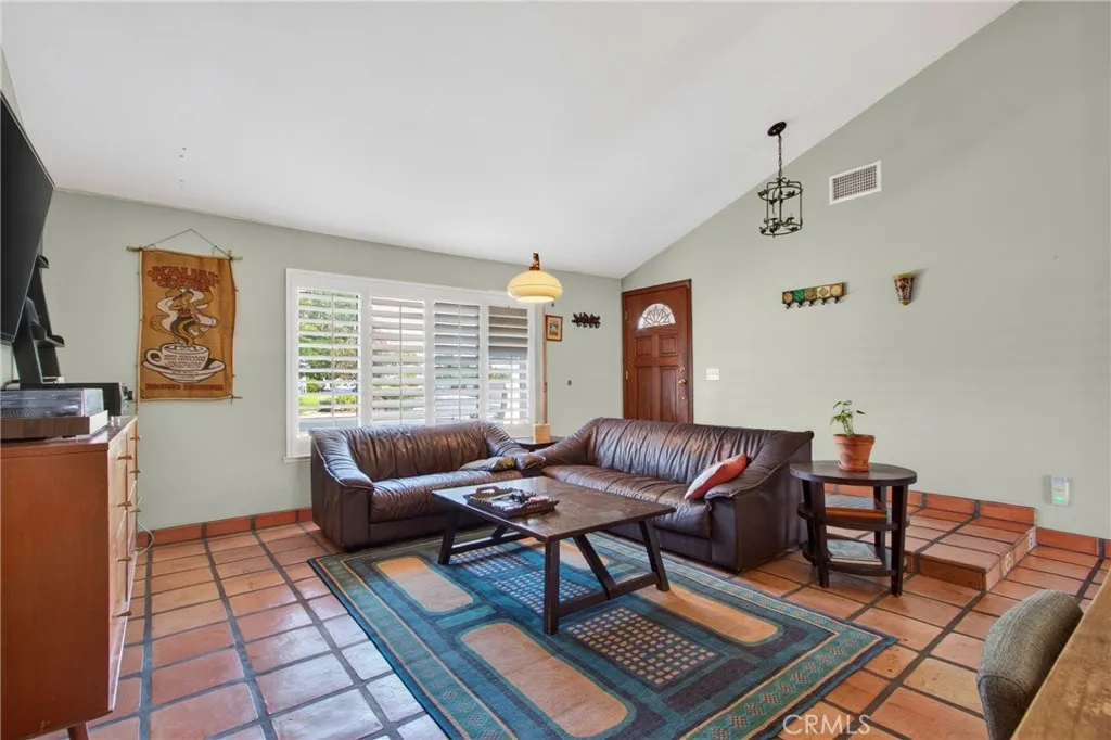 3395 Santa Cruz Drive, Riverside, CA 92507 - Photo 5 of 35, Riverside, CA