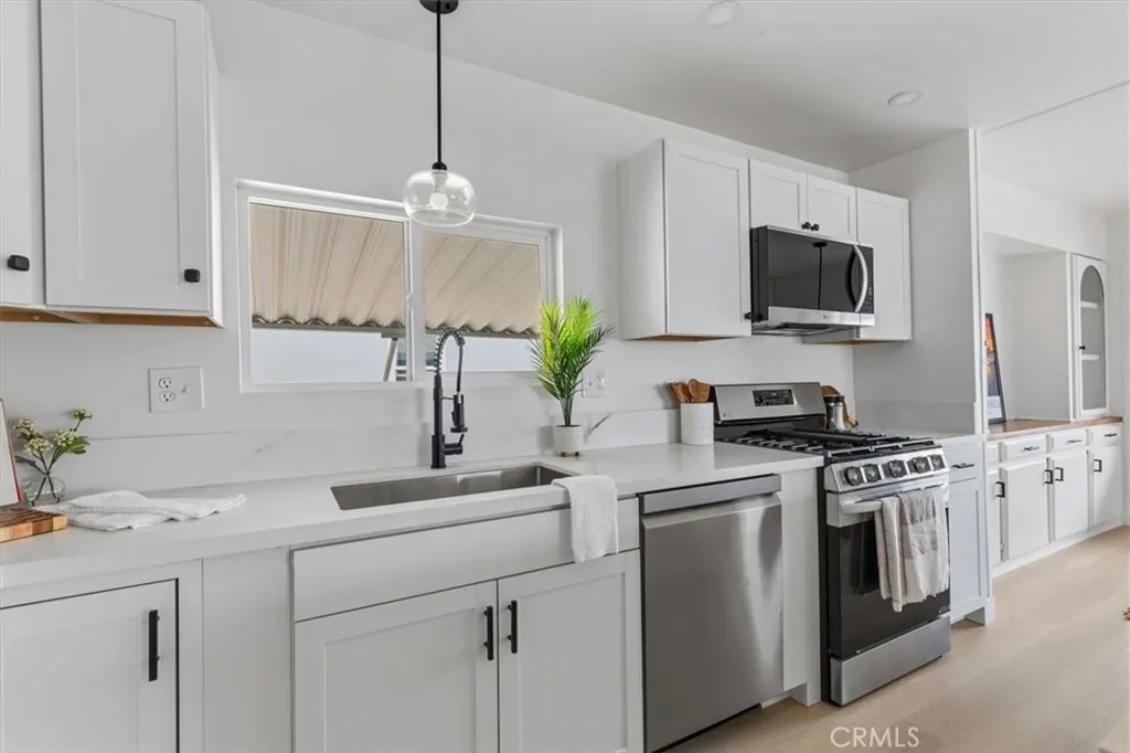 80 Huntington Unit 701, Huntington Beach, CA 92648 - Photo 5 of 32, Huntington Beach, CA