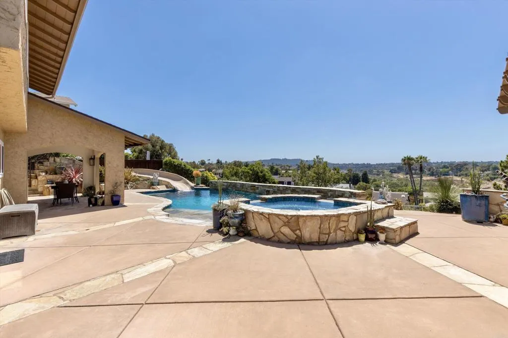 https://cdn.realtyfeed.com/cdn/127/306764423/044d85380f6d5264465ecb2546660925.webp