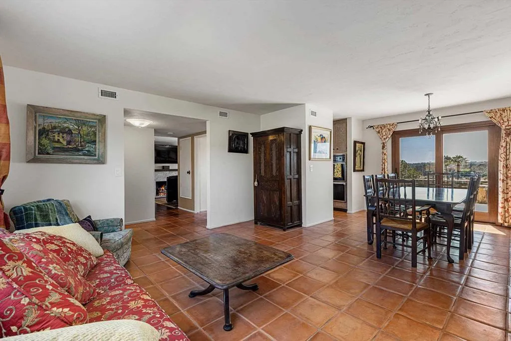 https://cdn.realtyfeed.com/cdn/127/306764423/8549db5374d4e36a205f12cdda986837.webp