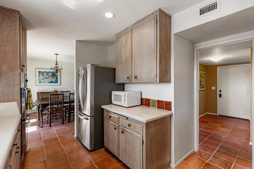 https://cdn.realtyfeed.com/cdn/127/306764423/8b801208382101af9e49f4bba9aac72a.webp