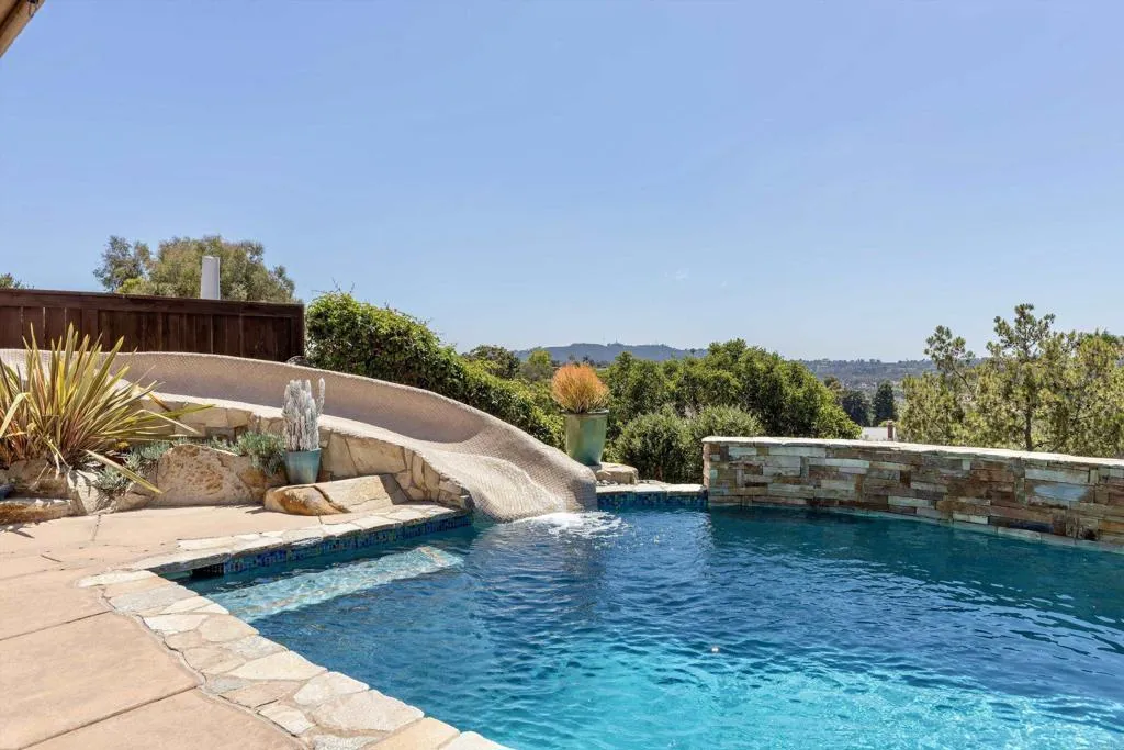 https://cdn.realtyfeed.com/cdn/127/306764423/a942de7aa335a4abfd998d2bf522d140.webp