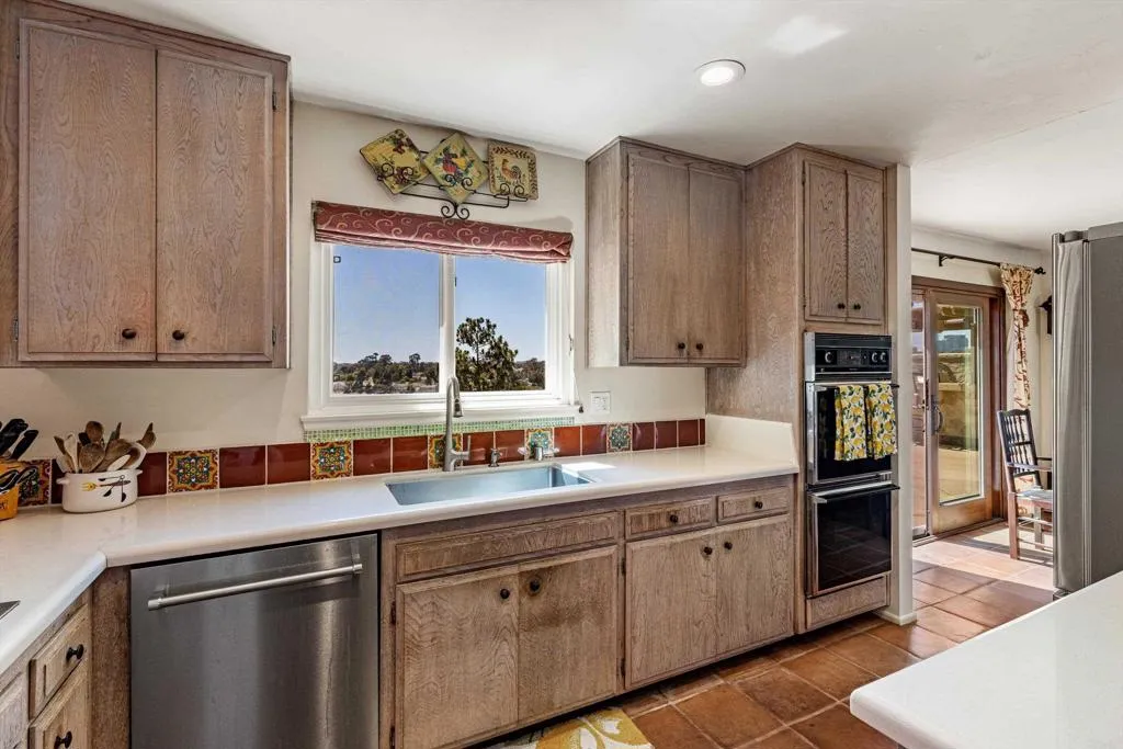 https://cdn.realtyfeed.com/cdn/127/306764423/c47bcf1a5f55ca0ed543269c1622ec3f.webp