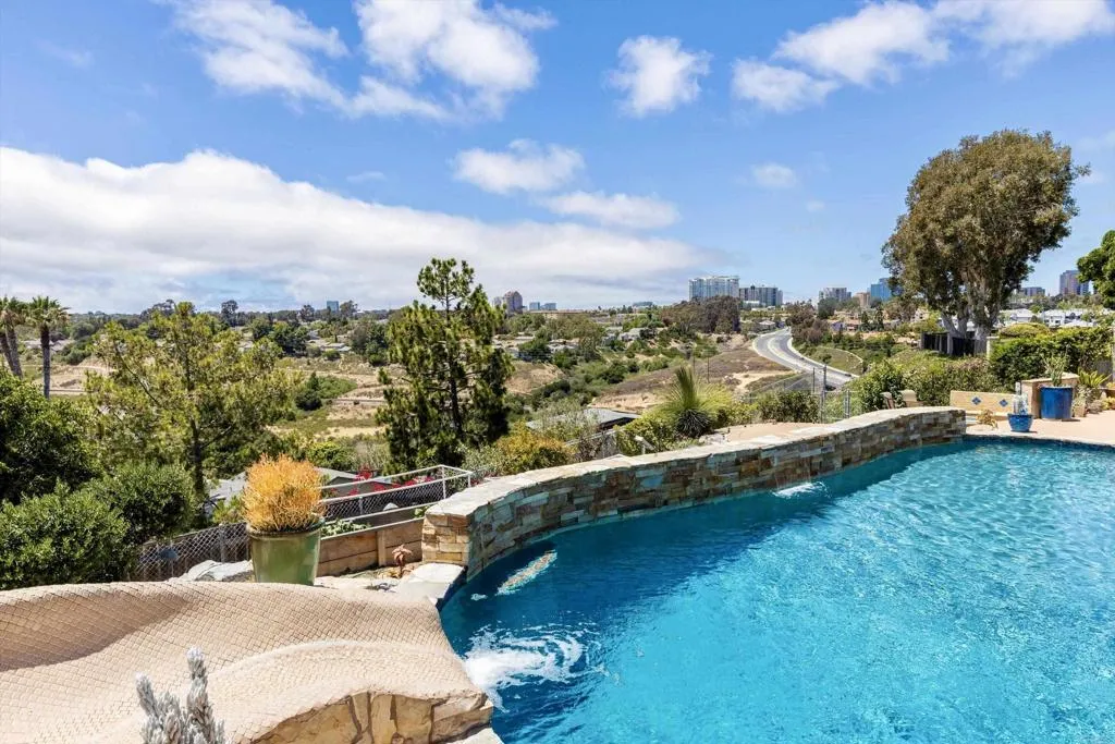 https://cdn.realtyfeed.com/cdn/127/306764423/ebca59bd416bc7edbd3ec8bca2883301.webp