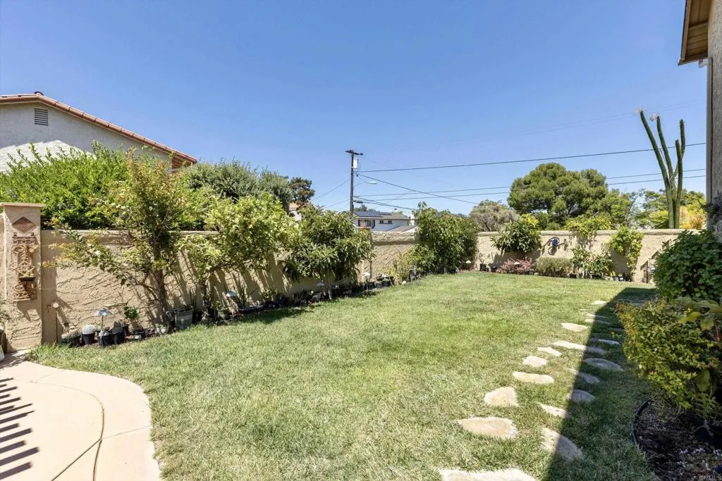 https://cdn.realtyfeed.com/cdn/127/306764423/efaf86a0e4daa58ceaf236721935b8ef.webp