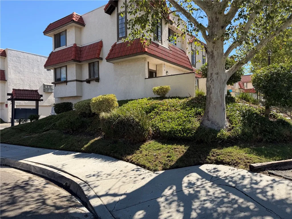 27610 Nugget Drive Unit 1, Canyon Country, CA 91387 - Main photo, Canyon Country, CA