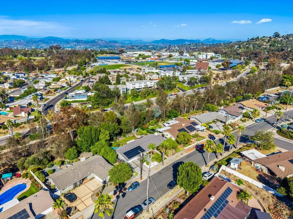 https://cdn.realtyfeed.com/cdn/127/306764430/9e0c7b5115c490f5605462f3e0025259.webp