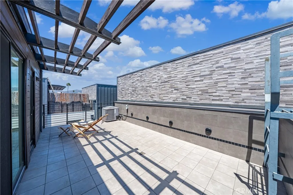 113 N Manhattan, Los Angeles, CA 90004 - Photo 5 of 23, Los Angeles, CA