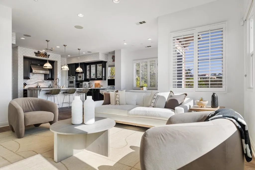 https://cdn.realtyfeed.com/cdn/127/306764434/83704cf51c20ab1028e1312308fe8b37.webp