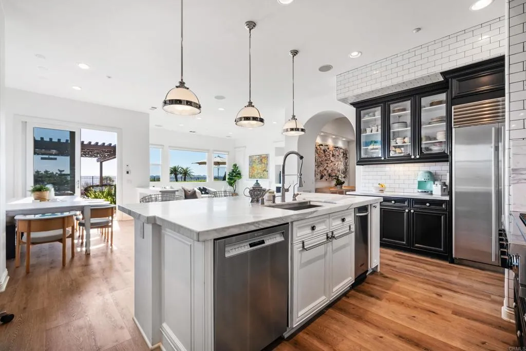 https://cdn.realtyfeed.com/cdn/127/306764434/8a8b1beb25f8b921bb75a66956ac0429.webp