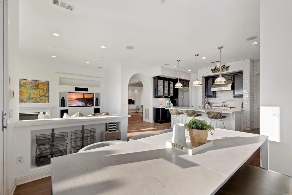 https://cdn.realtyfeed.com/cdn/127/306764434/97f1c00e6eed82070cc60bf919a2b88e.webp