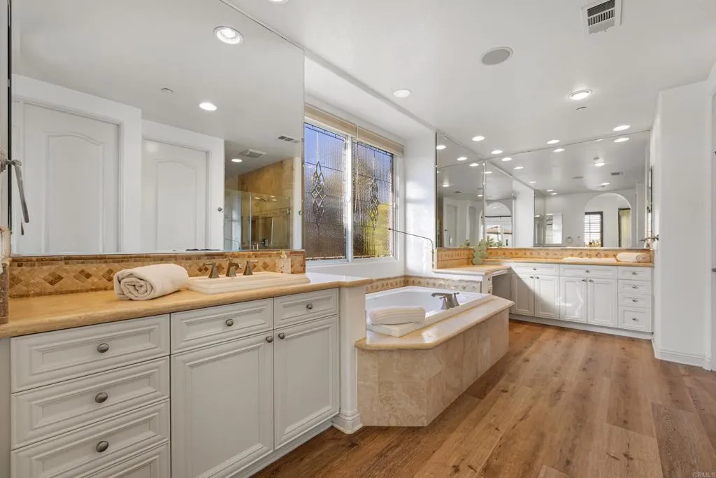 https://cdn.realtyfeed.com/cdn/127/306764434/f300560ad2fd11ebf4742ce755905d62.webp