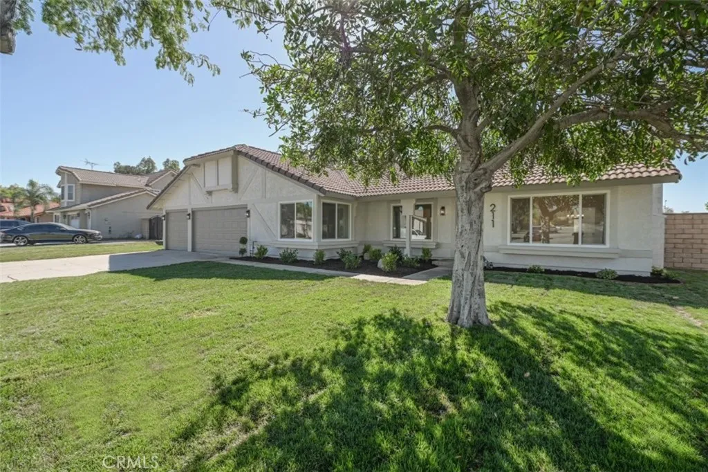 211 W Columbine Avenue, Rialto, CA 92377 - Photo 3 of 34, Rialto, CA