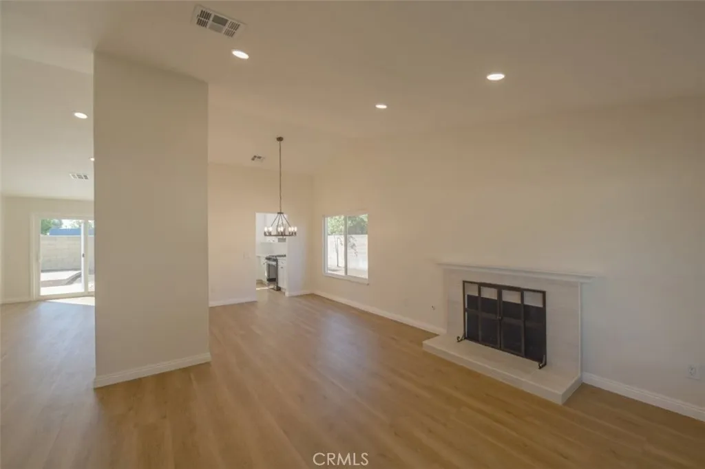 211 W Columbine Avenue, Rialto, CA 92377 - Photo 4 of 34, Rialto, CA