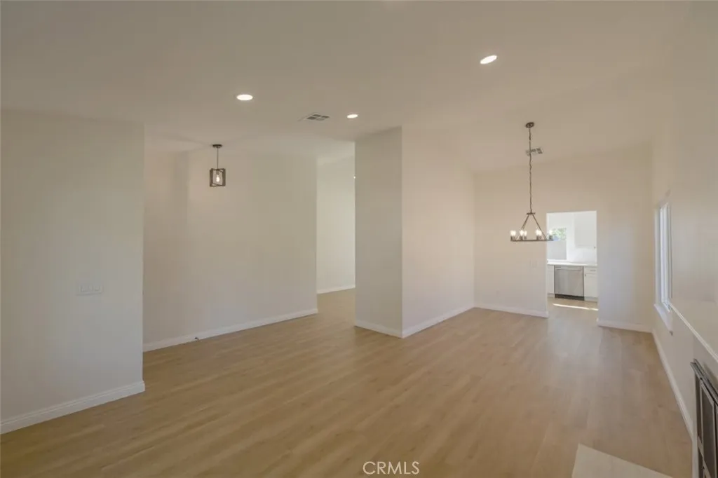 211 W Columbine Avenue, Rialto, CA 92377 - Photo 5 of 34, Rialto, CA