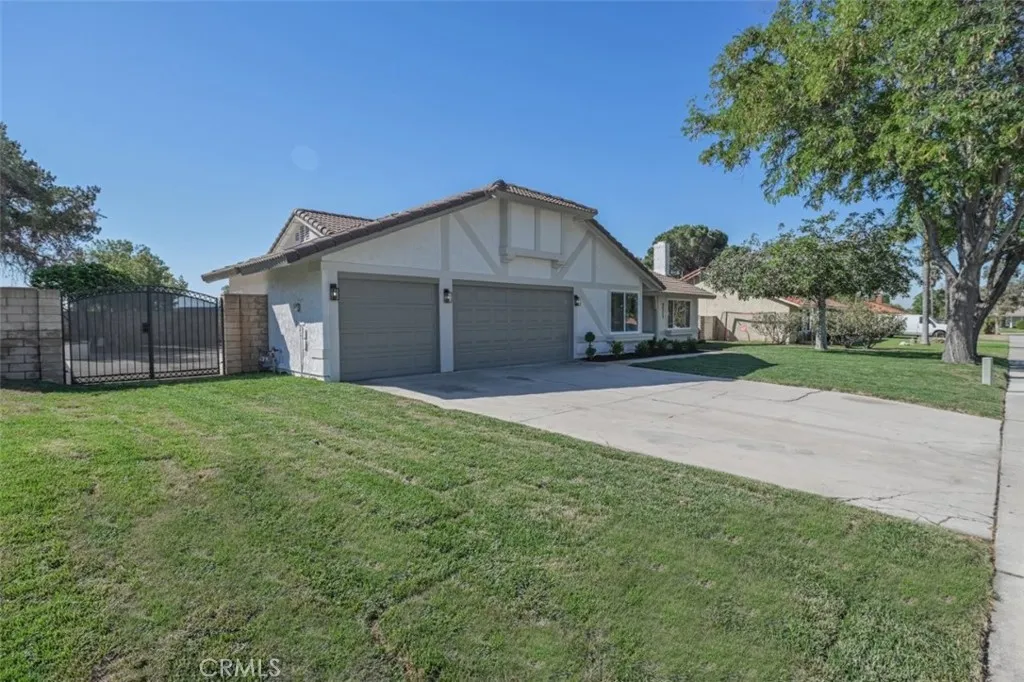 211 W Columbine Avenue, Rialto, CA 92377 - Photo 2 of 34, Rialto, CA