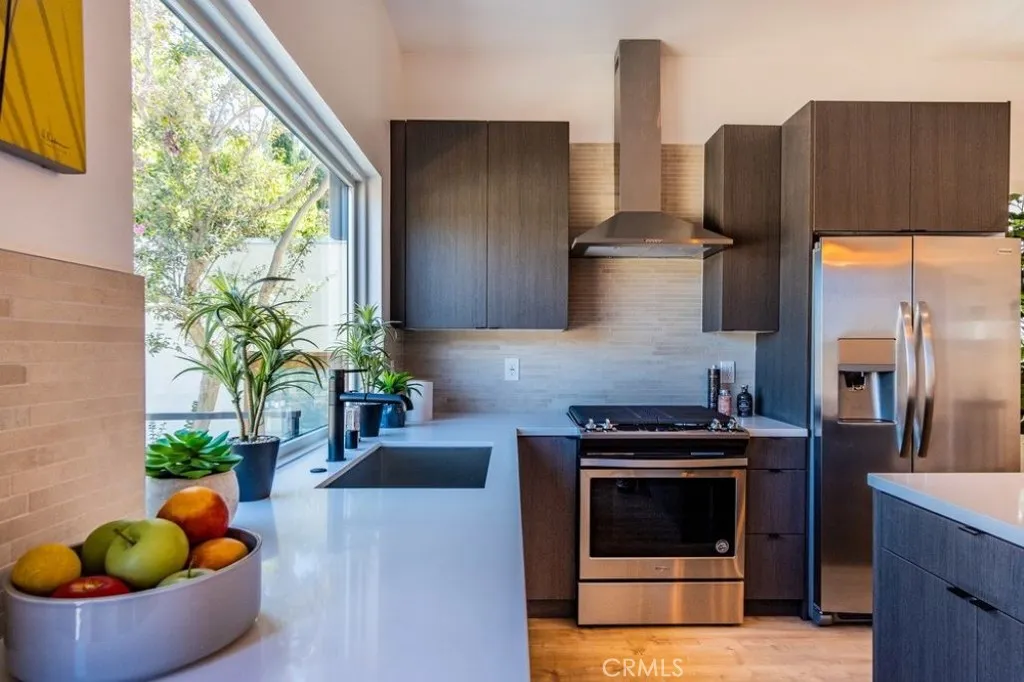 6810 Cahuenga Park, Los Angeles, CA 90068 - Photo 4 of 17, Los Angeles, CA