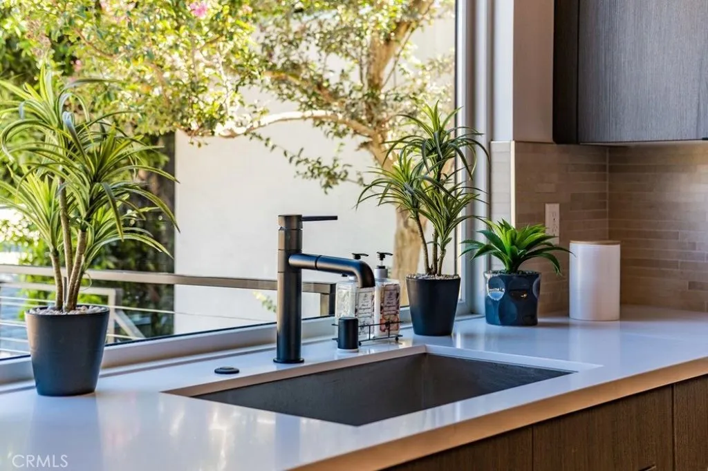 6810 Cahuenga Park, Los Angeles, CA 90068 - Photo 3 of 17, Los Angeles, CA
