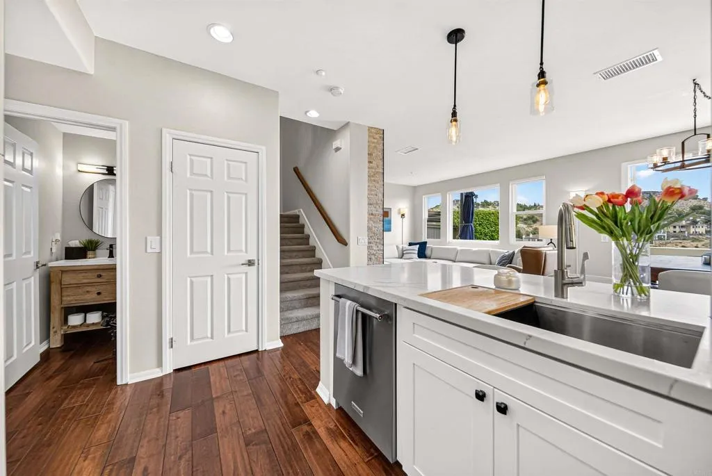 https://cdn.realtyfeed.com/cdn/127/306764502/19db904f4bcc89ff43235e55803b053b.webp