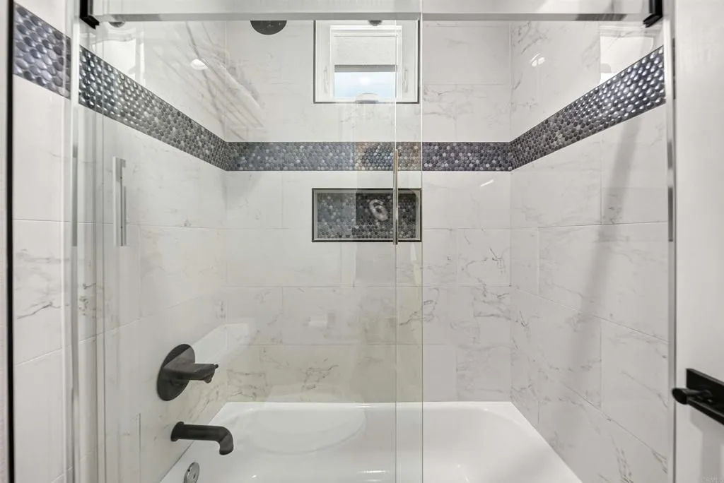 https://cdn.realtyfeed.com/cdn/127/306764502/628fe8cf62bbbca240e9daef9a8cf59b.webp