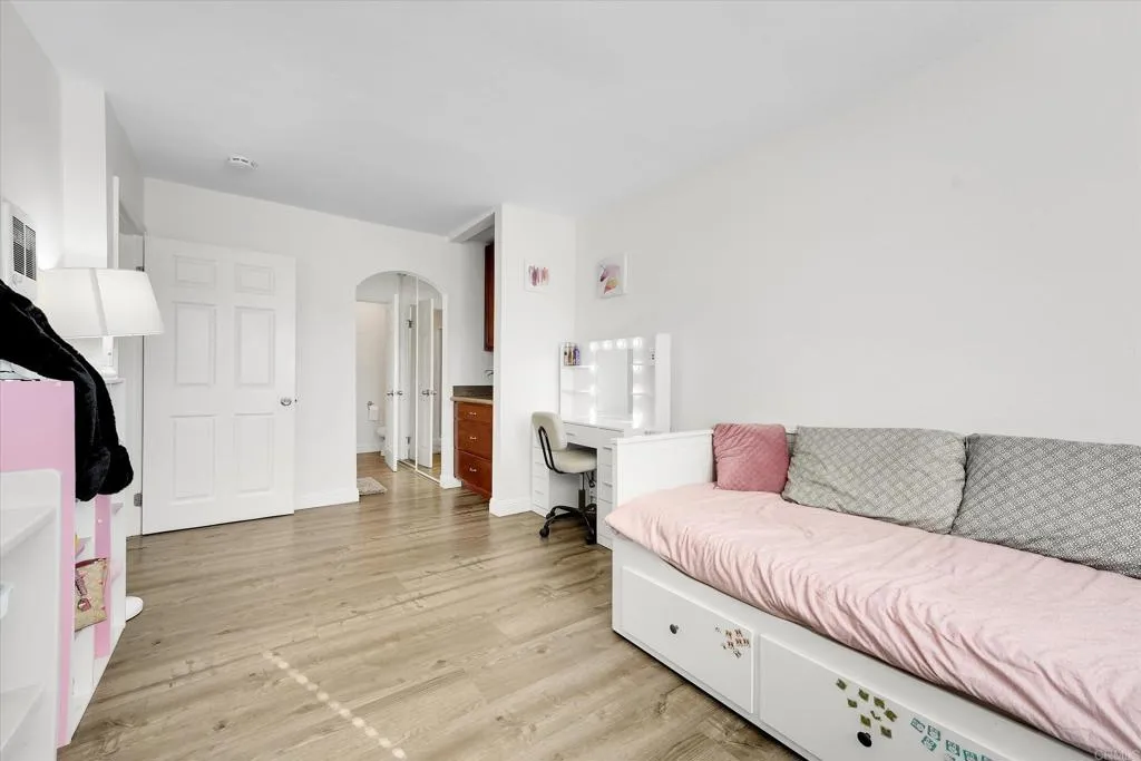 https://cdn.realtyfeed.com/cdn/127/306764523/eab59ec78d4db802ece3bce912580ba1.webp