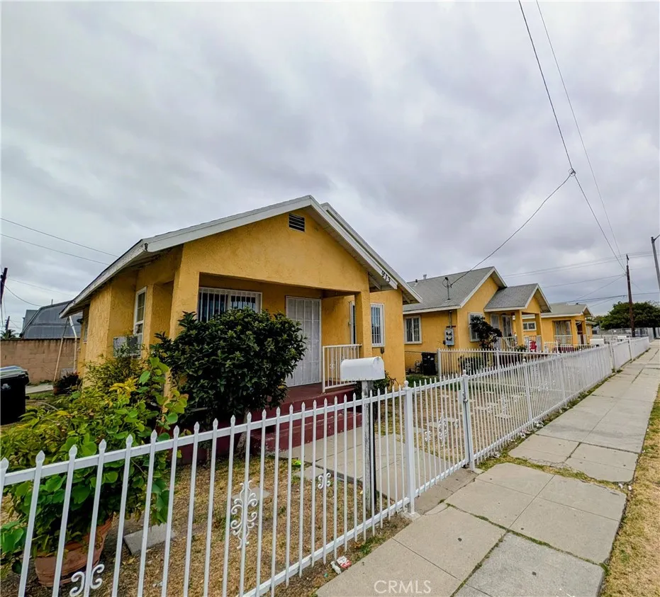 909 W Denni Street, Los Angeles, CA 90744 - Photo 4 of 11, Los Angeles, CA
