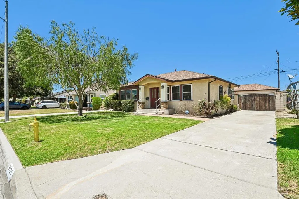 8121 Adoree, Downey, CA 90242 - Photo 3 of 34, Downey, CA