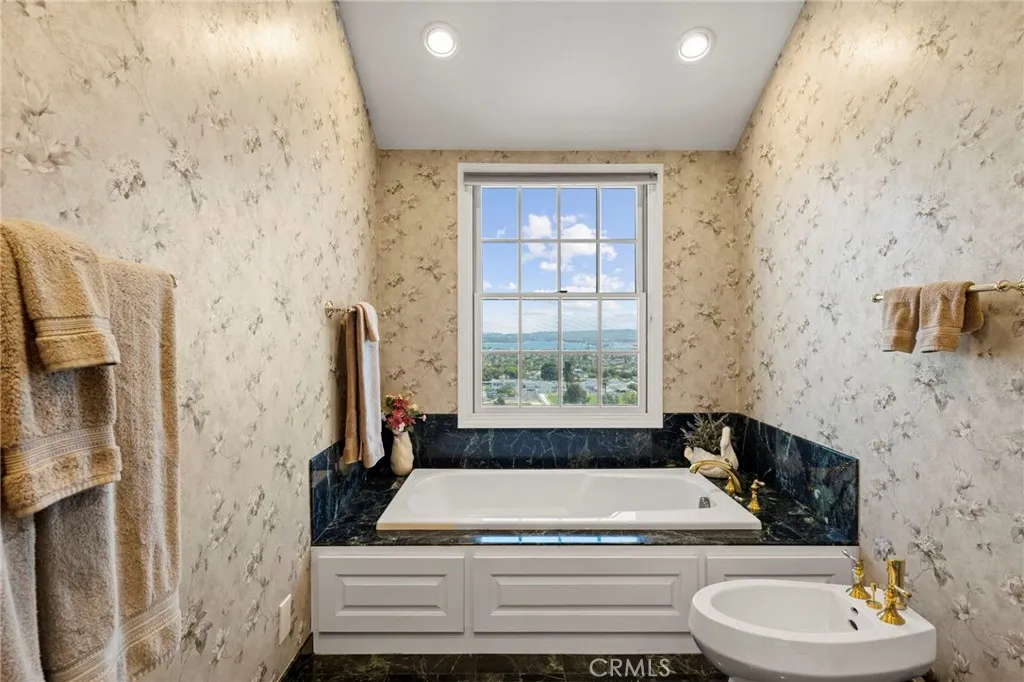 https://cdn.realtyfeed.com/cdn/127/306764644/9bb1b581e6f436ce51ac4eee662c55c8.webp