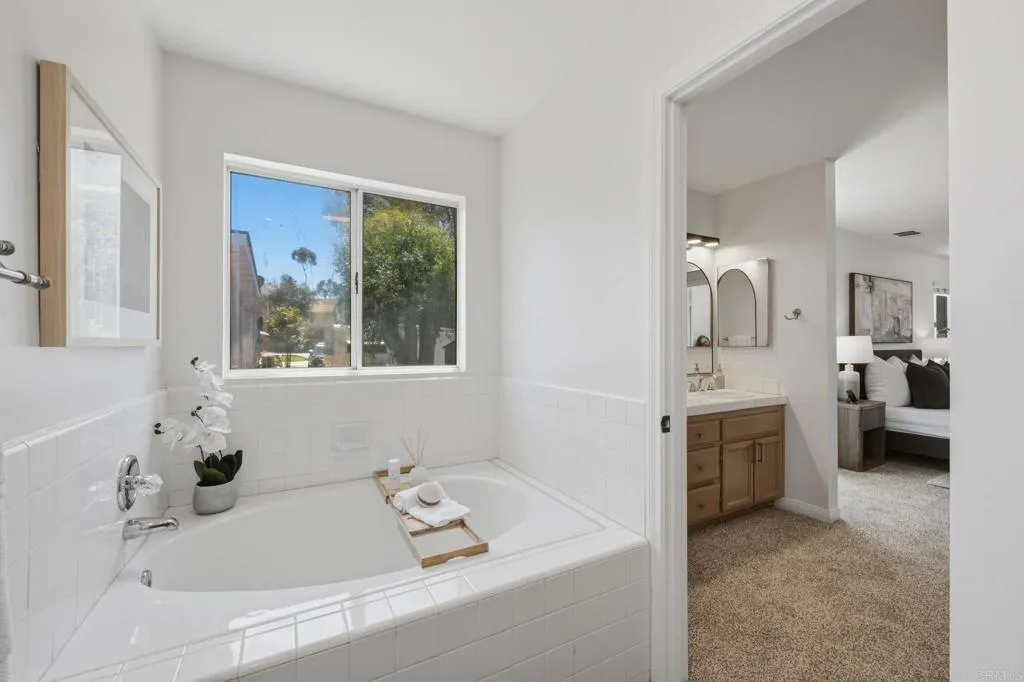 https://cdn.realtyfeed.com/cdn/127/306764707/246ff7c75e69acb7a9a426b126e44b98.webp