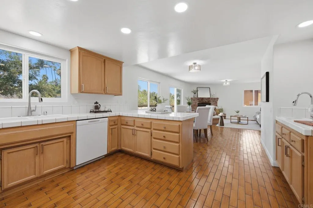 https://cdn.realtyfeed.com/cdn/127/306764707/386a464c15b713acd0c0966aaa60a609.webp