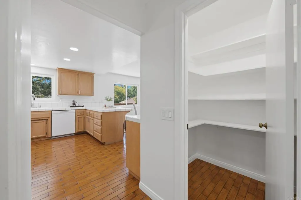 https://cdn.realtyfeed.com/cdn/127/306764707/430e07317249a58e5fea8742baa47b68.webp
