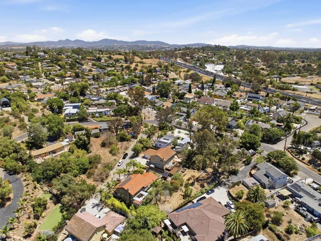 https://cdn.realtyfeed.com/cdn/127/306764707/8f4abe67b09c063c40aa2df6e3344d02.webp